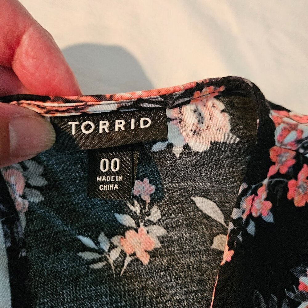 Torrid black floral romper size 00‎ - Picture 5 of 7